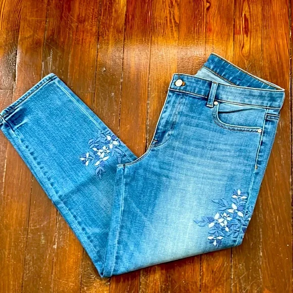 Talbots Flawless Floral Embroidery Girlfriend Jeans - Picture 1 of 8